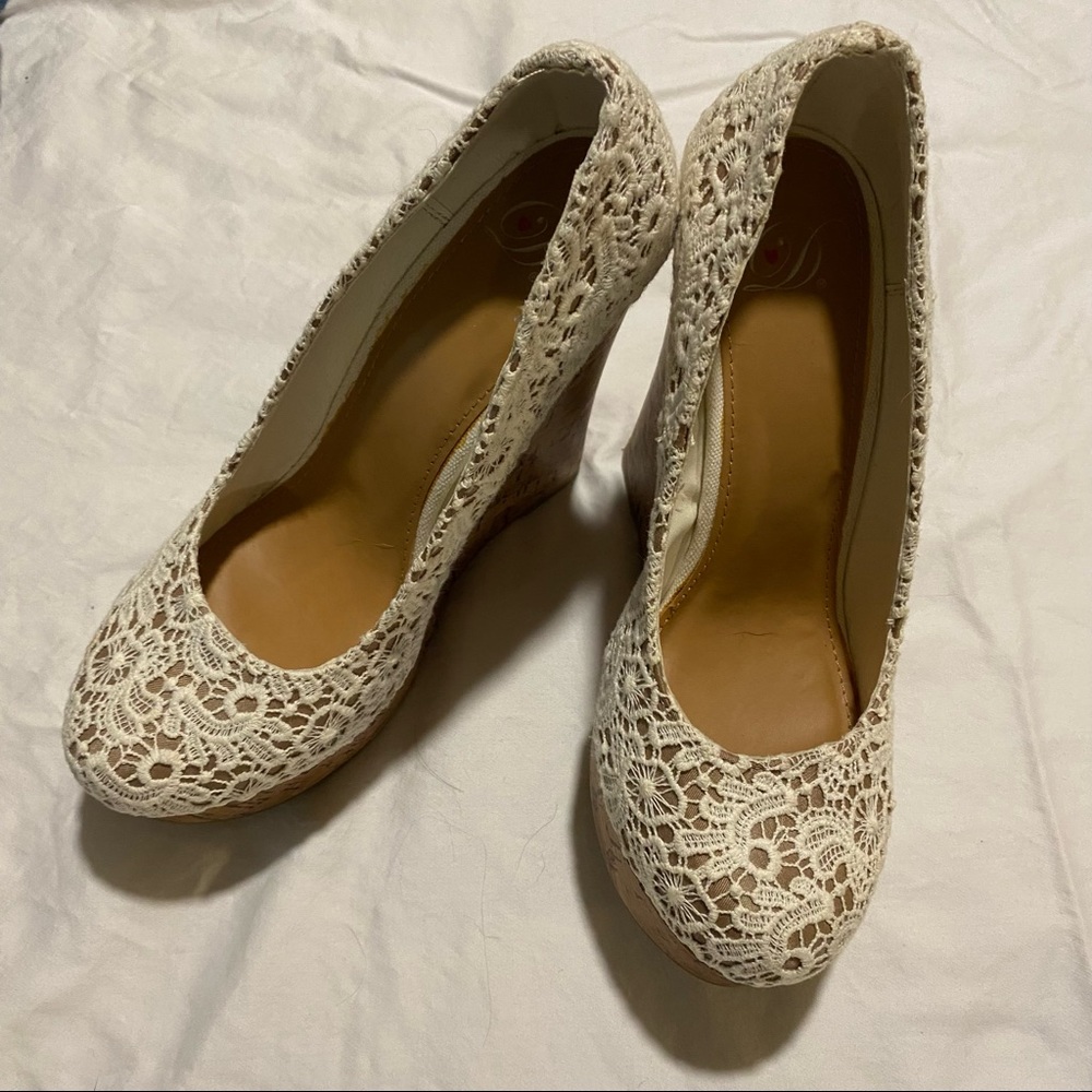 NWOT - Heart in D Wedge Sandals in cream size 9.